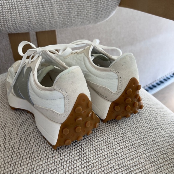 NWOB New Balance Women's White & Green 327 Sneakers in White & Green Sz 7 - Picture 5 of 8